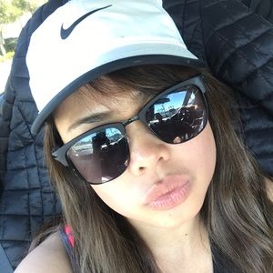 Meet your Posher, Evangeline